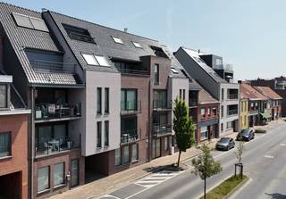 Dit instapklaar appartement in het centrum van Torhout is gelegen in een modern gebouw dat in 2015 is gebouwd. Het appartement beschikt over...