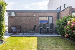 Op een rustige locatie in Drongen ligt deze verzorgde halfopen woning op een perceel van 352m². Bouwjaar ca. 1969, maar sindsdien met...