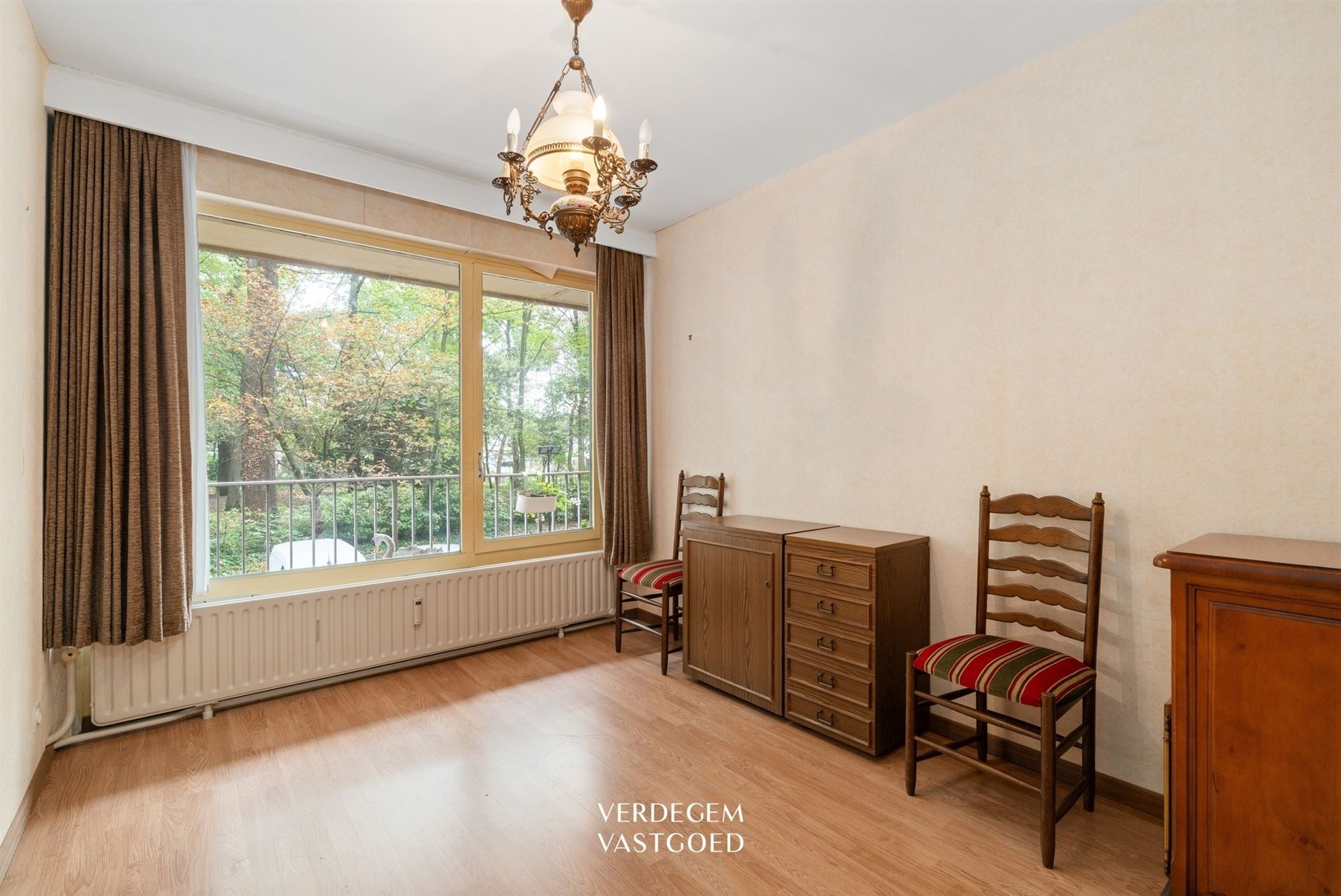 Wonen in het groen: op te frissen appartement met 2 slaapkamers en groot terras - foto 4