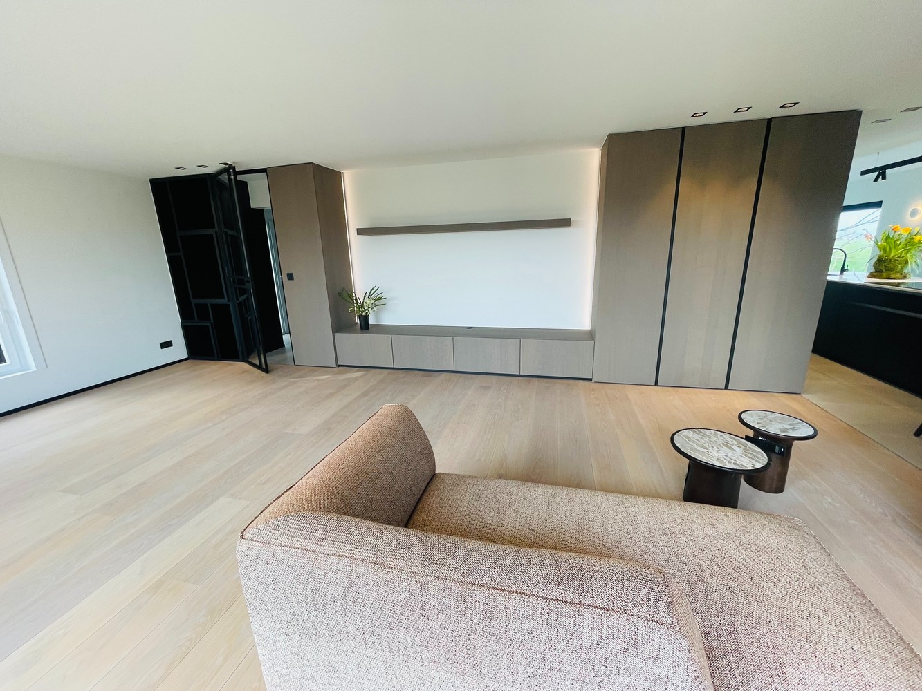 Damme, vlakbij Moerkerke Tot in de puntjes LUXUEUS  gerenoveerde ENERGIEZUINIGE open bebouwing , alles op het gelijkvloers