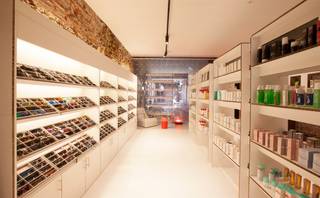 HANDELSHUUR: winkelpand op AAA-ligging in de Koning Albertstraat HasseltMomenteel pop-up verhuurd. Met een gevelbreedte van 6 meter geniet uw zaak...