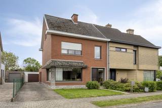 <p>This refreshable home features on the ground floor a </p>