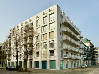 Luxe appartement in de Cadixwijk- Eilandje. Een appartement van 110 m² groot met met zicht op 't Kempisch Dok met zuidgericht terras en achteraan...