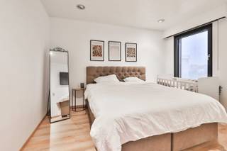 Ontdek deze charmante woning met twee slaapkamers, gelegen aan het Leonard Gorisplein 6 in Schoten. De woning beschikt over een lichte woonkamer,...