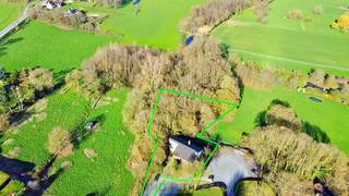 Op de flank van Tiegemberg treffen we deze uiterst rustig gelegen woning, doch met alle voorzieningen binnen handbereik: winkels, scholen en...