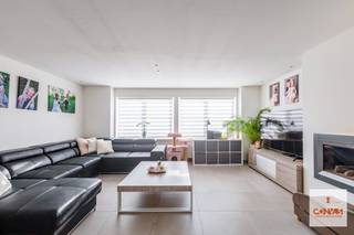 Deze perfect instapklare en lichtrijke woning bevindt zich op een leuke locatie in het gegeerde Drongen. Het gelijkvloers deed voorheen dienst...