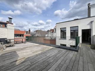 Enter an oasis of space and light, located on the second floor of a charming building in the heart of Ghent. This characterful apartment welcomes you with open arms and offers a perfect balance between the vibrancy of the city and the quiet home comfort. <br /><br />Nestled amidst bustling shopping streets, vibrant facilities and convenient public transport links, this unique place to live promises to bring the very best of city life at your fingertips. <br /><br />Apartment layout: <br />Entrance - living space - installed kitchen - bedroom - bathroom - terrace <br /><br />The common costs, in the form of a commission, amount to 150.00 euro/month and are used to maintain the common parts.