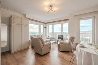 Ruime hoekstudio met zuid-west gericht terras van waar u geniet van een prachtig open zicht op de duinen en het hinterland te koop te Middelkerke...