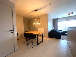 Menen - Zeer mooi appartement te koop met optionele garage.Indeling:Open keuken, lichtrijke leefruimte met 2 bergruimtes, 2 slaapkamers, apart...