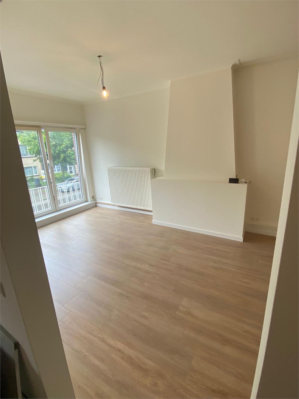 Volledig gerenoveerd ruim 1 slaapkamer appartement - foto 4