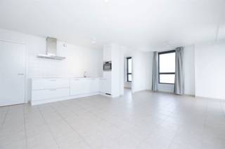 SINT JANS MOLENBEEK- Dit appartement met 1 slaapkamer (ca. 63 m²) met terras en prachtig uitzicht over Brussel werd gebouwd in 2020. Dit...