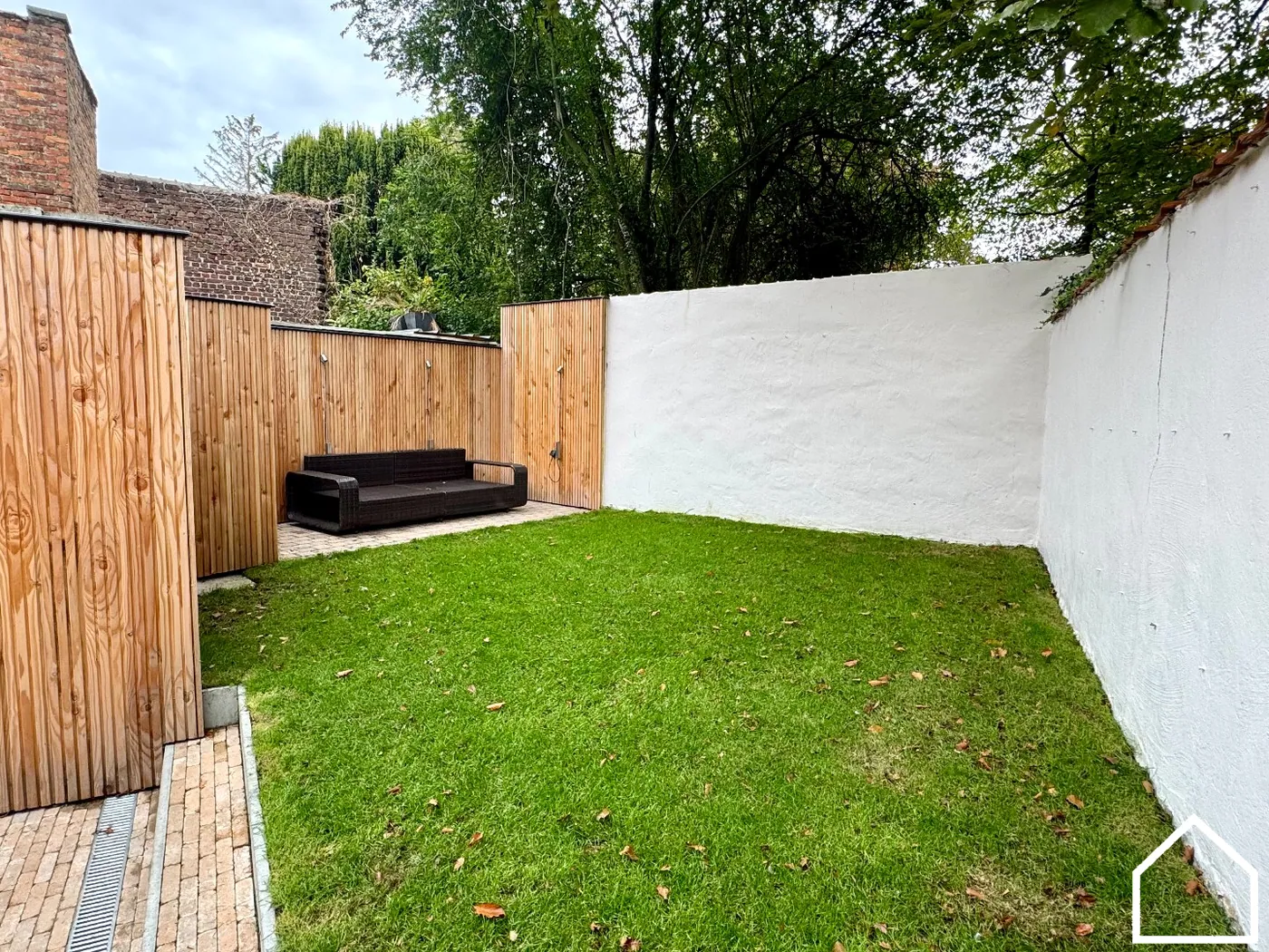 GERENOVEERDE WONING MET 4 SLPKS, 2 BADKAMERS, TUIN EN HUURGARAGE - foto 5