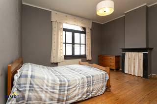 Ruime woning met prachtige gevel en tal van mogelijkheden!Deze karaktervolle woning valt meteen op door haar prachtige gevel en solide structuur. Ze...