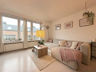 Plan jouw bezoek via www.polares.euOp de vierde verdieping van deze residentie, bereikbaar met de trap of met de lift, kan je dit appartement...