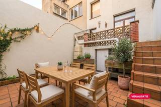 Ontdek deze instapklare bel-etagewoning met drie slaapkamers, gelegen langs de Gerststraat in een residentiële woonwijk te Oostende. Deze locatie biedt de perfecte balans tussen rust en een uitstekende bereikbaarheid naar zowel het strand als het bruisende stadscentrum, met alle nodige voorzieningen en het openbaar vervoer op wandelafstand.<br /><br />Indeling:<br /><br />*Gelijkvloers<br />- inkomhal<br />- inpandige garage (33m²) voorzien van water en elektriciteit<br />- wasruimte met extra opbergruimte (11m²) <br />- gezellig stadsterras <br /><br />* 1ste verdieping<br />- lichtrijke leefruimte <br />- open keuken voorzien van dubbele spoeltafel, oven, vaatwasmachine, frigo met vriesvakje en gasfornuis.<br />- afzonderlijk toilet<br /><br />*2de verdieping<br />- slaapkamer 1 (14m²)<br />- slaapkamer 2 (15m²)<br />- badkamer voorzien van een douche, lavabo en vernieuwde boiler.<br /><br />* 3de verdieping<br />- slaapkamer 3 (14m²) voorzien van ingemaakte zolderkastjes<br /><br />Een extra troef is dat het pand volledig onderkelderd is, wat u, samen met de inpandige garage, aanzienlijk veel extra opbergruimte biedt.<br /><br />Pluspunten<br />- rustige woonwijk<br />- parkeercomfort<br />- aangenaam lichtinval<br />- ruim terras <br />- drie volwaardige slaapkamers <br />- positieve elektrische keuring<br />- nieuwe condensatieketel (Viessmann) alsook boiler<br />- asbestveilig<br />- mobiscore van 8.9!<br /><br />Bent u op zoek naar een instapklare woning te koop met een ruim terras en een garage te Oostende? Contacteer ons snel voor een bezoek ter plaatse!<br /><br />Deze AI-visualisaties zijn bedoeld als inspiratie. Er werd geen rekening gehouden met technische specificaties, stedenbouwkundige voorschriften of de concrete mogelijkheden tot realisatie.