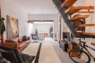 Op een topligging in Sint-Niklaas, op wandelafstand van het station, vinden we deze charmante stadswoning met een uitgesproken...