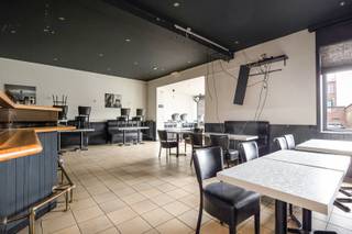 Maak kennis met een charmant handelspand met bovenliggende woonst, in een levendige en centraal gelegen buurt van Neder-over-Heembeek. Je woont...