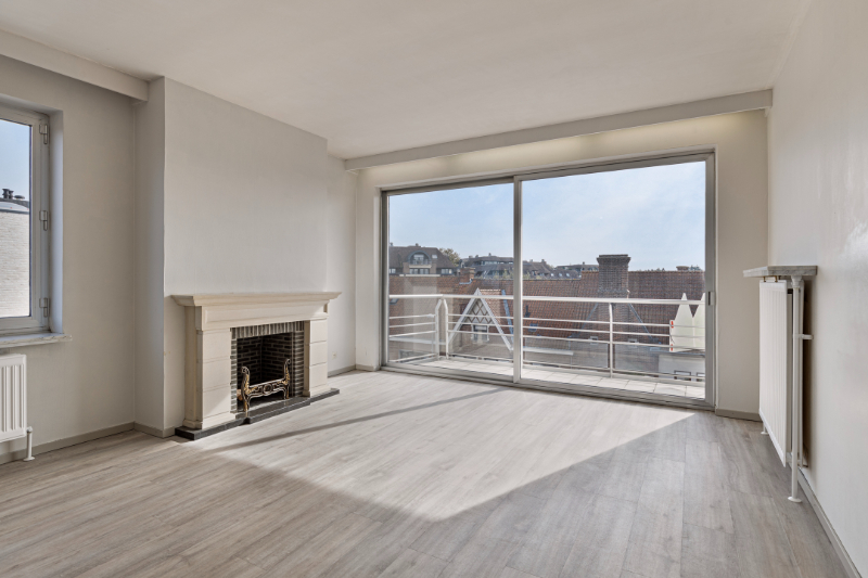 Ruim en verzorgd appartement met zonnig terras en garage nabij het centrum van Roeselare - foto 5