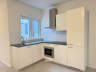 Nieuwbouw studio van 45 m² met terras gelegen op de eerste verdieping. Onmiddellijk beschikbaar. Geen maandelijkse kostenAlle nuts voorzieningen zijn...