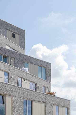 <p>Welkom in het project City Gate Machelen, een mixed woonproject voor zowel bewoning als investering. Met ons mooie aanbod aan kwalitatieve appartementen, geniet u van toegankelijke instapprijzen en een groot marktpotentieel in een toekomstbuurt aan de rand van Brussel. Dankzij de nabijheid van het openbaar vervoer en dichtbijgelegen stations is Machelen één van de toppers op vlak van bereikbaarheid voor pendelaars. En ook automobilisten die dagelijks richting Brussel trekken, zitten hier goed. Machelen heeft een vlotte ontsluiting richting de Brusselse Ring en wordt doorkruist door talrijke andere invalswegen. Steden zoals Brussel, Mechelen, Antwerpen, Vilvoorde en Leuven zijn zo vlot bereikbaar. City Gate omvat een uniek en divers aanbod, van betaalbare appartementen tot ruime penthouses. Deze appartementen zijn volledig instapklaar tegen de akte. In uw appartement geniet u van het nodige comfort, ook in de keuken en badkamer. City Gate zorgt zo voor een instapklare woonst waar u zich meteen thuis voelt. Komt u hier zelf wonen dan kan u onder bepaalde voorwaarden genieten van 6 % btw in plaats van 21 %. Ook investeerders vinden hier een gamma aan appartementen met onmiddellijk rendement! </p><p>Intereresse? Neem dan snel contact op voor een afspraak in onze modelappartementen. Het kantoor van Altro Brussel is gelegen in dit nieuwbouwproject.</p>