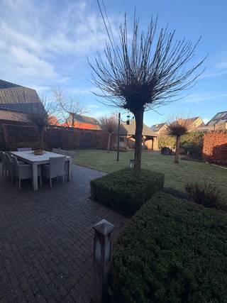 Ruime woning met 4 slaapkamers en mooie tuin op 800 m² te koop.Deze ruime en functioneel ingedeelde woning is gelegen in een rustige buurt en een...