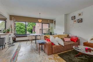 Zeer licht en tof 2 tot 3-slaapkamer appartement met terrasje in het centrum van Vremde. Gelegen op de 1ste verdieping van een klein en...