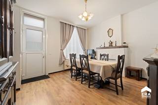 In het pittoreske stadscentrum van Zoutleeuw bevindt zich deze charmante stadswoning met tal van mogelijkheden. De woning ligt op...