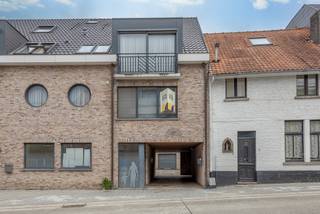 Beautifully renovated apartment, ideally located in the centre of Dilbeek, featuring a shared garden and private garage box.Looking for a move-in...