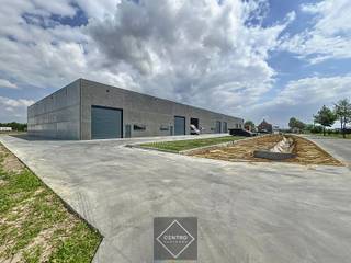 Benaderende bruto-AFMETINGEN: Magazijn: b: 12m x d: 18m  (216 m²)3 private parkeerplaatsen: 6m x 2,5 mOok andere oppervlakte te verkrijgen:...