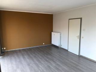 Appartement bien situé avec accès facile au centre, à la gare, au ring, aux commerces : entrée - séjour - 2 terrasses - cuisine - salle de bain -...