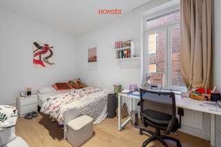 Deze instapklare studentenkamer van ca. 16 m² bevindt zich aan de zijkant van het gebouw op de eerste verdieping, grenzend aan de Collegeberg,...