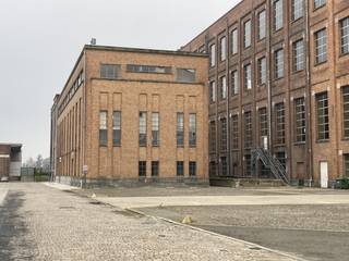 This warehouse for rent is located in a unique and characterful industrial building on the Interescaut site in Schelle.The warehouse is...