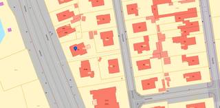 UNIEKE projectgrond (1042m²) te Knokke-Heist - op vandaag een ruim kantoorgebouw met showroom en een groot duplexappartement gelegen op de meest COMMERCIELE ligging langs NATIENLAAN te Knokke-Heist.<br /><br />Bent u op zoek naar een strategische ligging voor uw investeringsproject in het hart van Knokke? <br />Uitstekende locatie: VEEL zichtbaarheid.<br />Ruimtelijk en flexibel: Grote open ruimtes geschikt voor showroom, magazijn of kantoorinrichting.<br />Parkeergelegenheid: Voldoende ruimte voor klanten en personeel.<br />Grote etalage: Ideaal voor commerciële presentatie en branding.<br />Dankzij de centrale ligging, de multifunctionele indeling en de vlotte bereikbaarheid langs de voor- en achterkant, is dit pand een uitstekende investering voor ondernemers die hun zaak willen vestigen in een toplocatie, of voor investeerders die op zoek zijn naar een waardevol vastgoedobject in Knokke!<br />