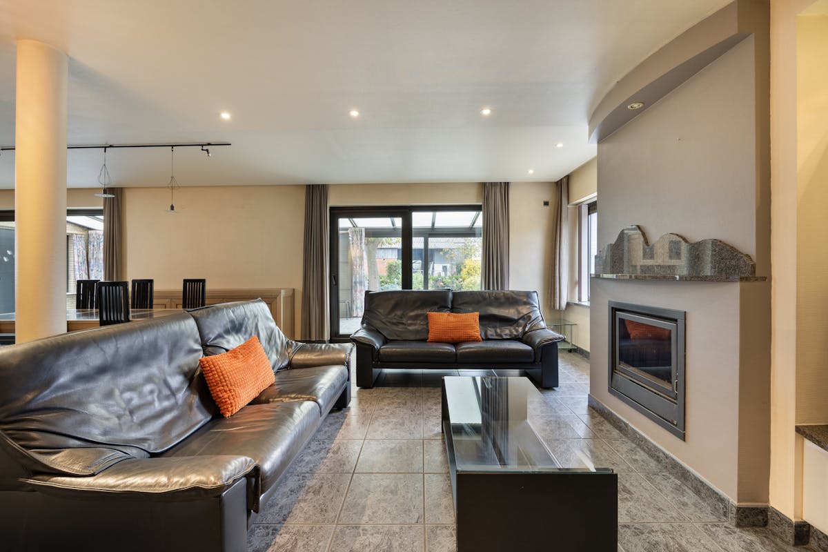 Te renoveren bedrijfswoning en bijgebouwen met charme en potentieel - foto 3