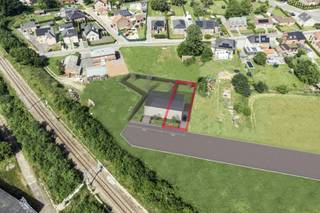 Bouwgrond LOT 25 betreft een bouwperceel van 4a 56ca, bestemd voor halfopen bebouwing. Dit lot is gelegen in een bosrijk binnengebied aan...