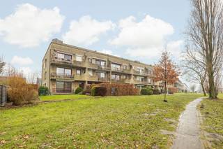 Cet appartement au rez-de-chaussée est situé dans une rue résidentielle calme de Merksem, avec toutes les commodités à proximité. Les magasins,...