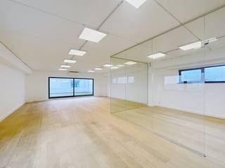 In de industriezone Hogenakkerhoek in Kruibeke bevindt zich deze ruime kantoorruimte van 163 m², gelegen op de tweede verdieping van een...