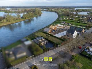 PRACHTIG EN UNIEK GELEGEN VAKANTIEWONING MET EIGEN STEIGER AAN DE MAAS IN ALDENEIK.TROEVEN- Vakantiewoning met een prachtig uitzicht op de Maas...