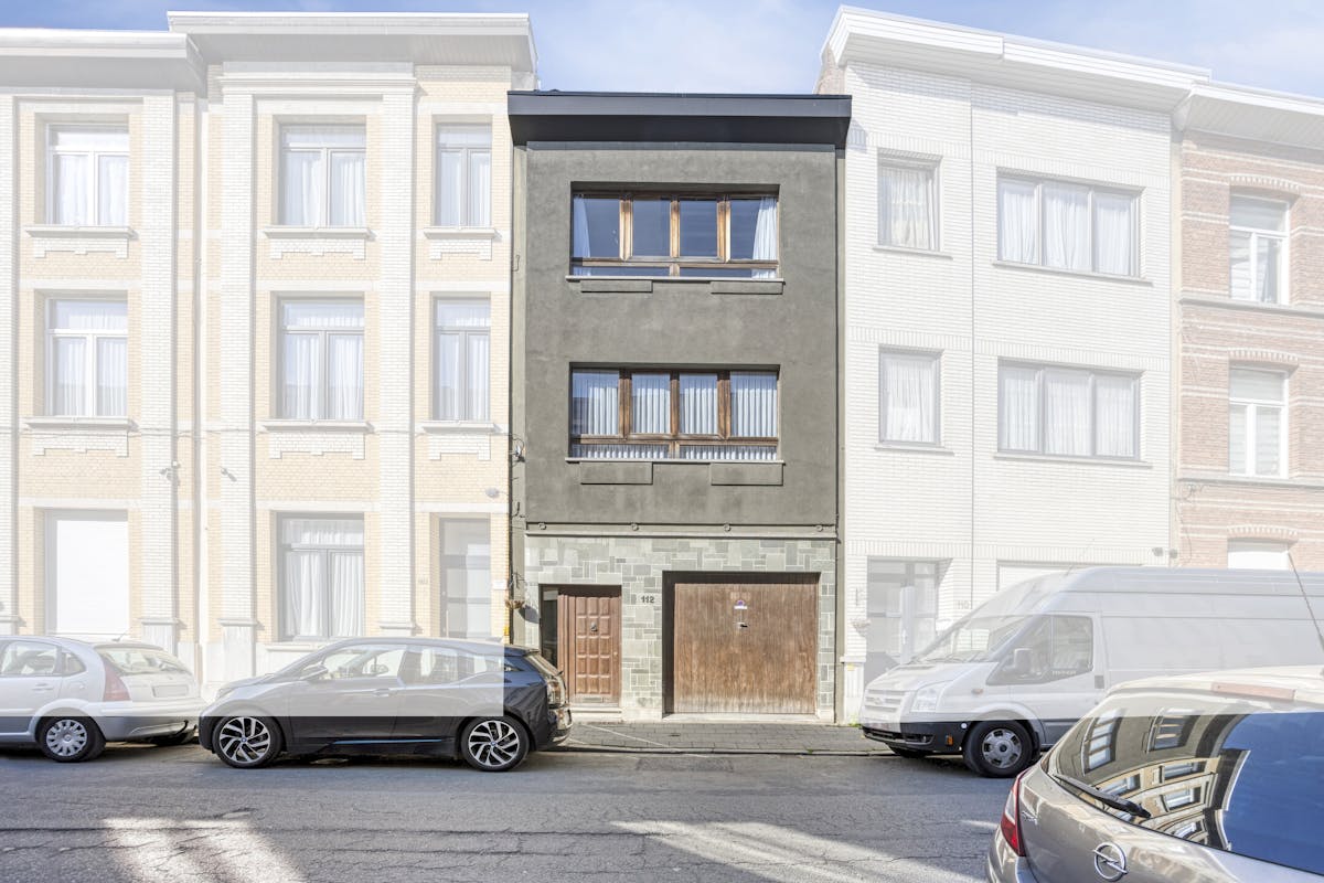 4 bedroom house with warehouse for sale in Borgerhout - photo 1