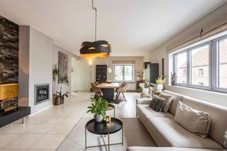 FOR SALE IN ROOSDAALLooking for a stylish, spacious apartment in an excellent location? Then this ready-to-move-in property in the center of Pamel is...