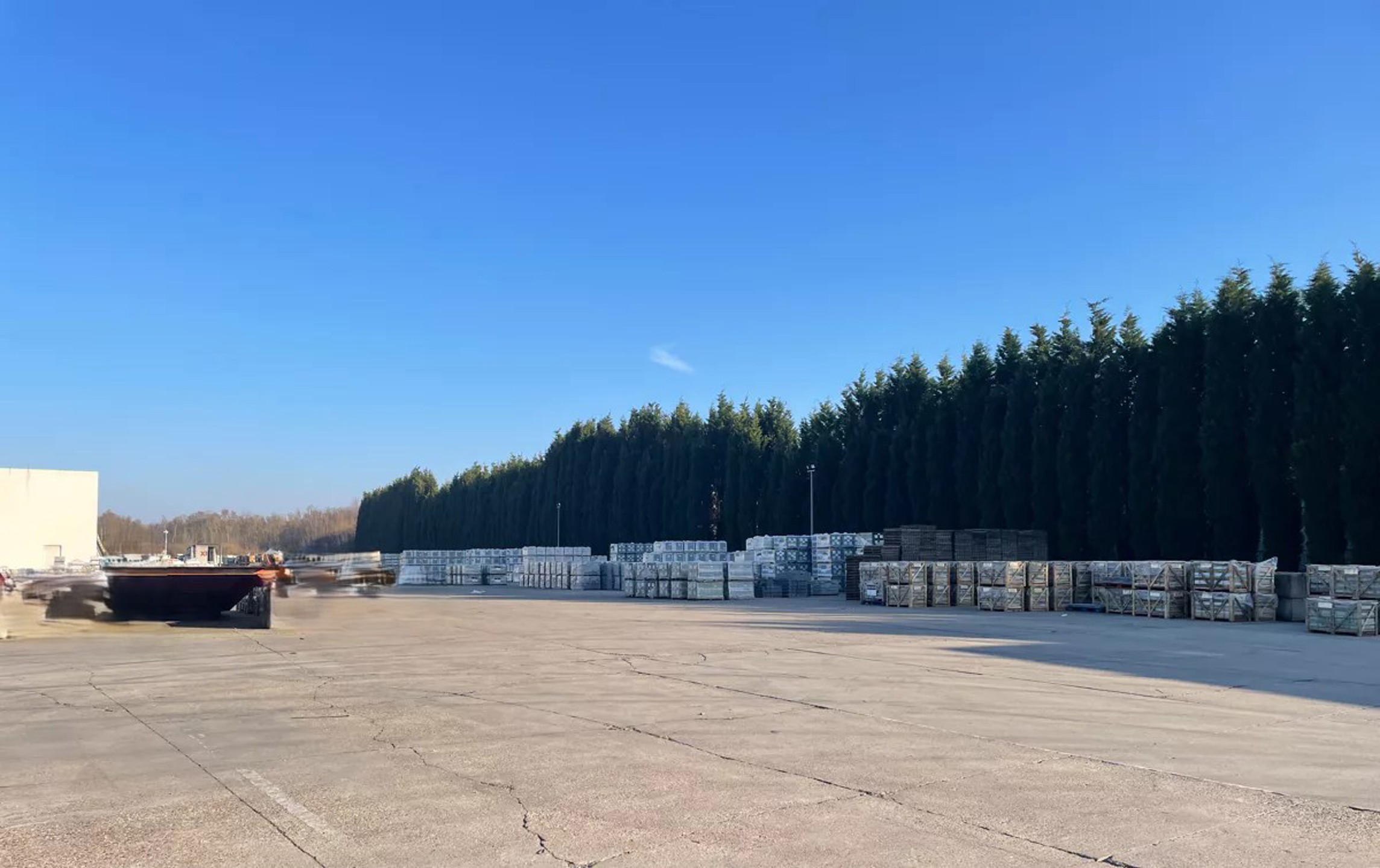 Magazijnen van 7.500 m² en 5.299 m² en verharde site van 58.000 m²  te huur in Rumst. - foto 4