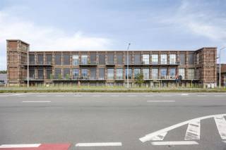 Op zoek naar een unieke woonbeleving met karakter, comfort en een fenomenaal uitzicht? Dan is deze loft een absolute must-see ! Binnenin ervaar je...