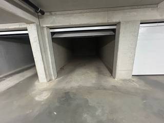 Garage te huur in Zonnebeke<br /><br />oppervlakte 22m²<br /><br />onmiddellijk vrij
