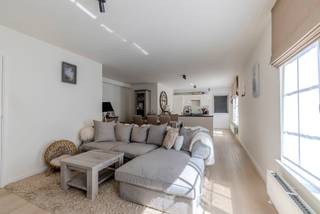 Stijlvol gelijkvloers appartement met tuin in centrum WechelderzandeAdres: Gebroeders De Winterstraat 23a bus 4 – WechelderzandeDit stijlvol...