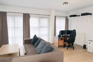 Dit jong en hedendaags gelijkvloersappartement is gunstig gelegen tussen de stadsrand van Sint-Niklaas en Belsele. Dankzij de vlotte aansluiting op...