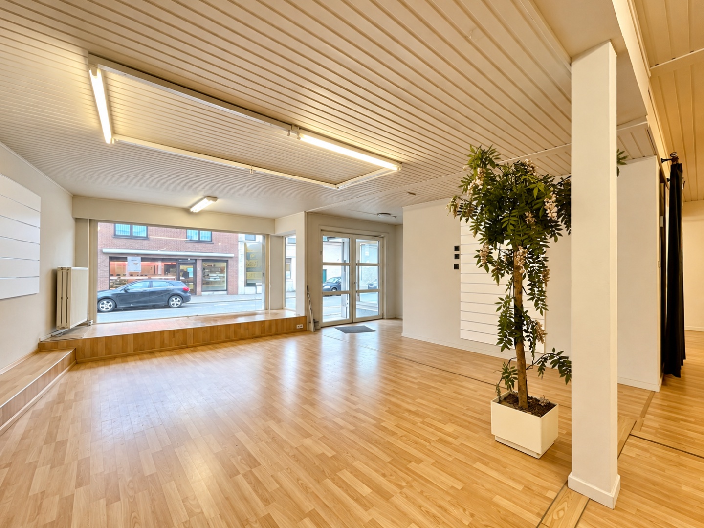 Te koop, Veelzijdig handelspand (150m²) met ruim appartement op topligging te Eine! - foto 5