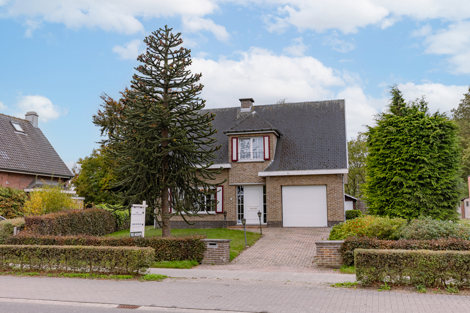 Zonnige, karaktervolle villa met unieke tuin te Zomergem - foto 1