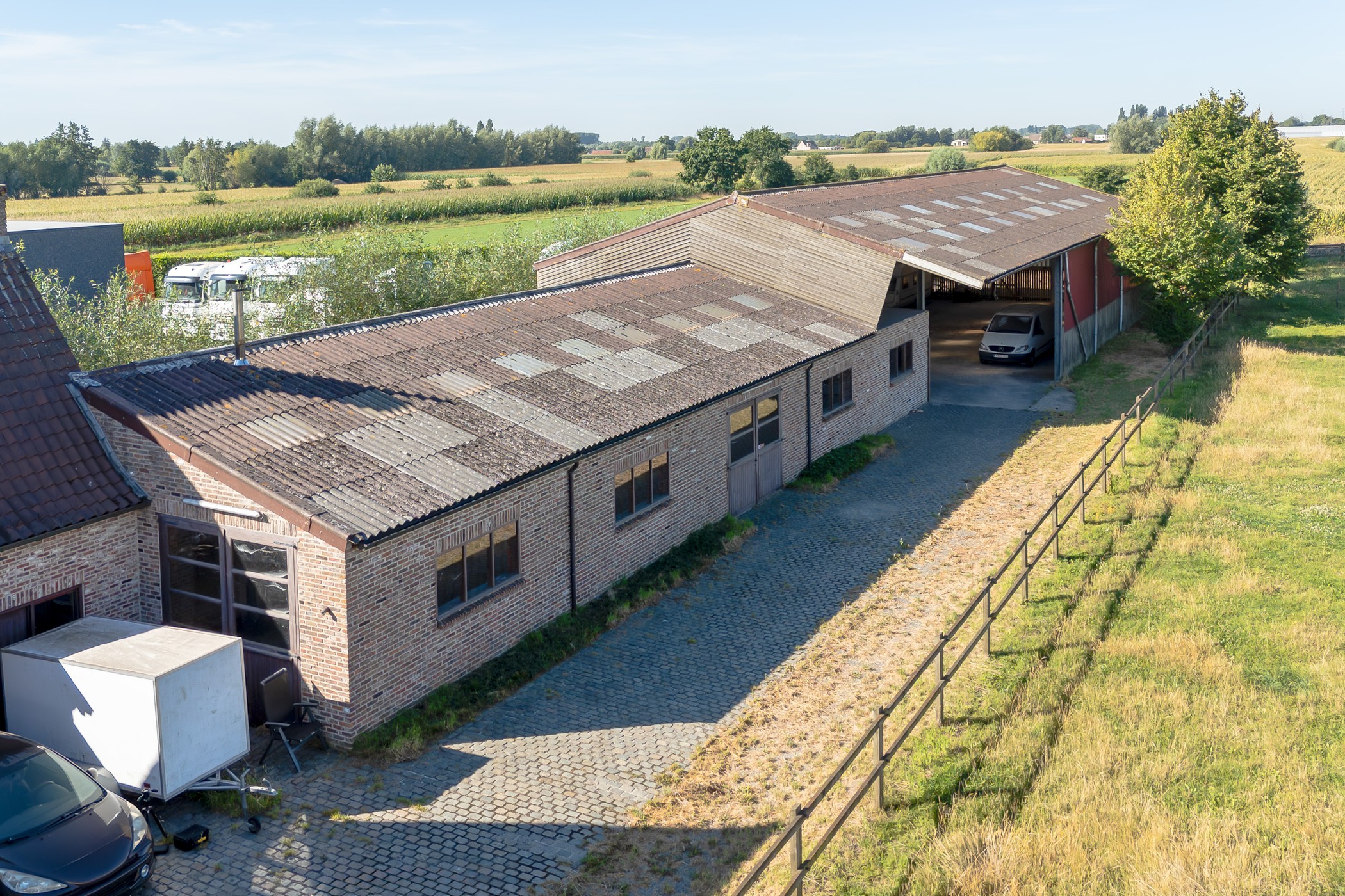 Magazijnen met woning te Evergem! - foto 2