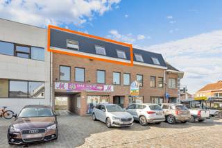 Voor meer info of een bezoek, bel 053 59 49 32 - Op het dorp van Moorsel bevindt zich dit appartement met drie slaapkamers op de tweede...
