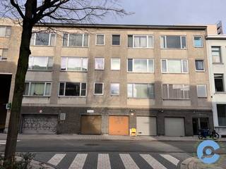 Fan van het hippe Groenkwartier en op zoek naar een tof renovatieproject? Dan ben je hier alvast aan het juiste adres! Deze studio is gelegen in...